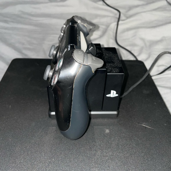 Play station 4 - Picture 3 of 3